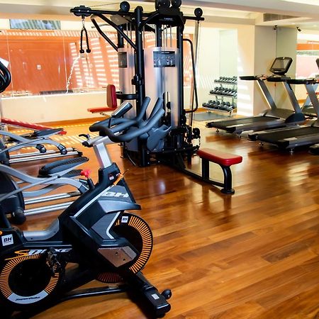 Camino Real Monterrey Hotel San Pedro Garza Garcia Exterior foto A gym in a hotel