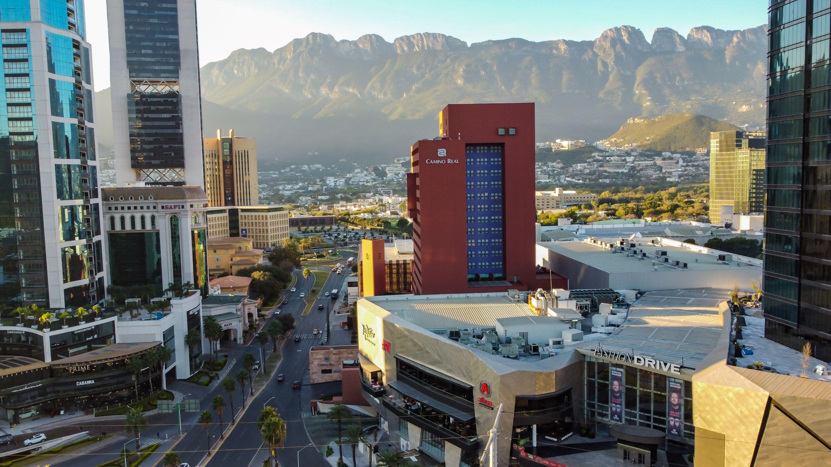 Camino Real Monterrey Hotel San Pedro Garza Garcia Exterior foto El Paso skyline