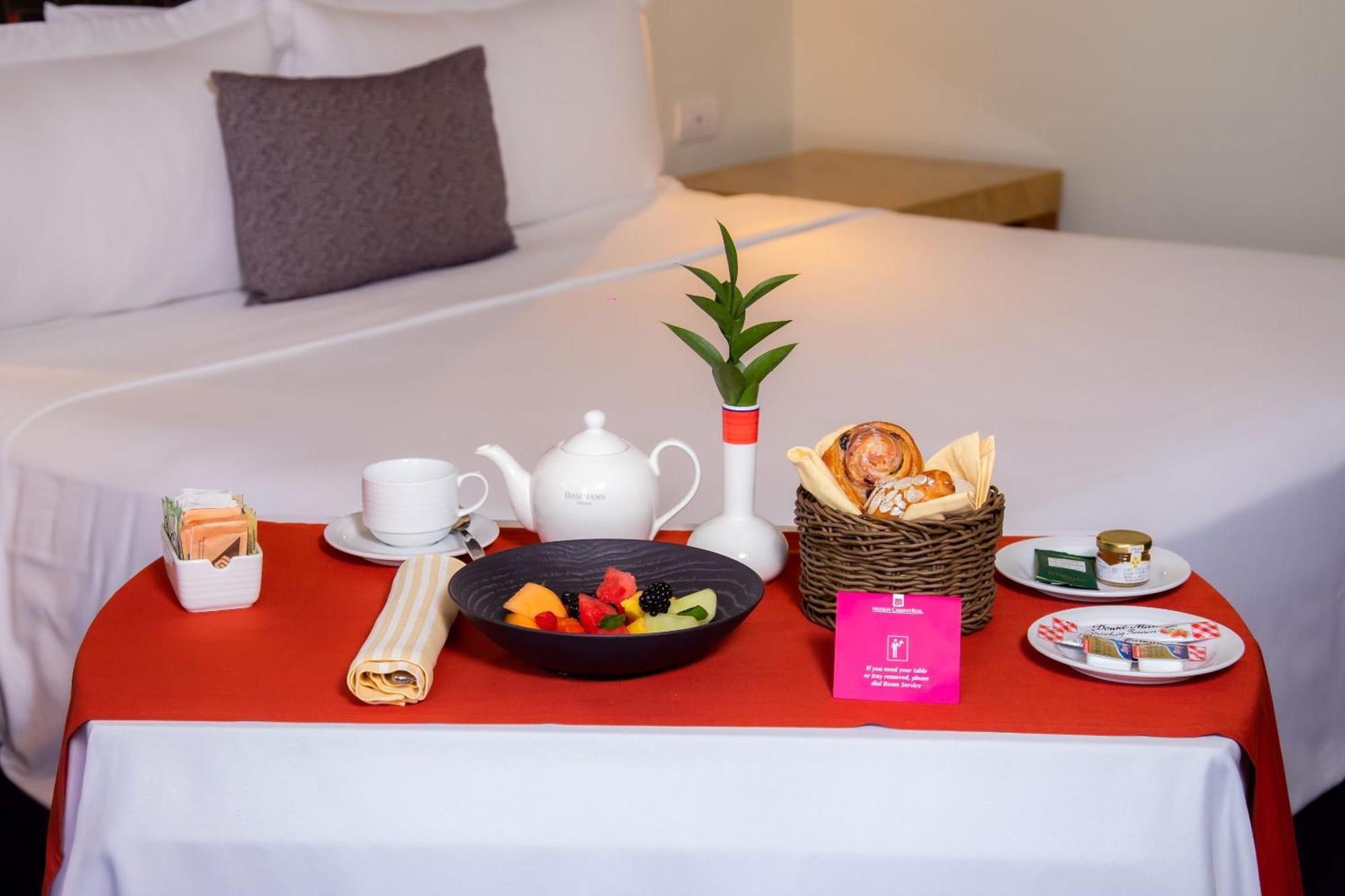 Camino Real Monterrey Hotel San Pedro Garza Garcia Exterior foto Room service