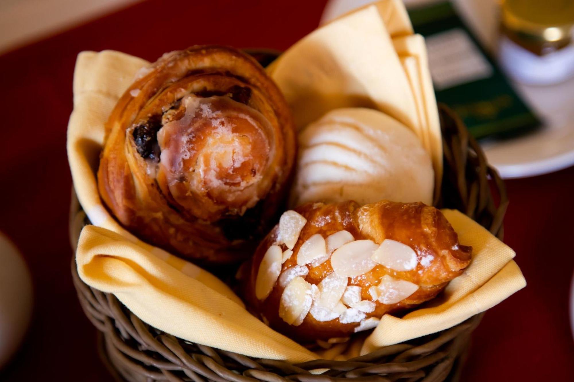 Camino Real Monterrey Hotel San Pedro Garza Garcia Exterior foto A traditional Italian Easter bread
