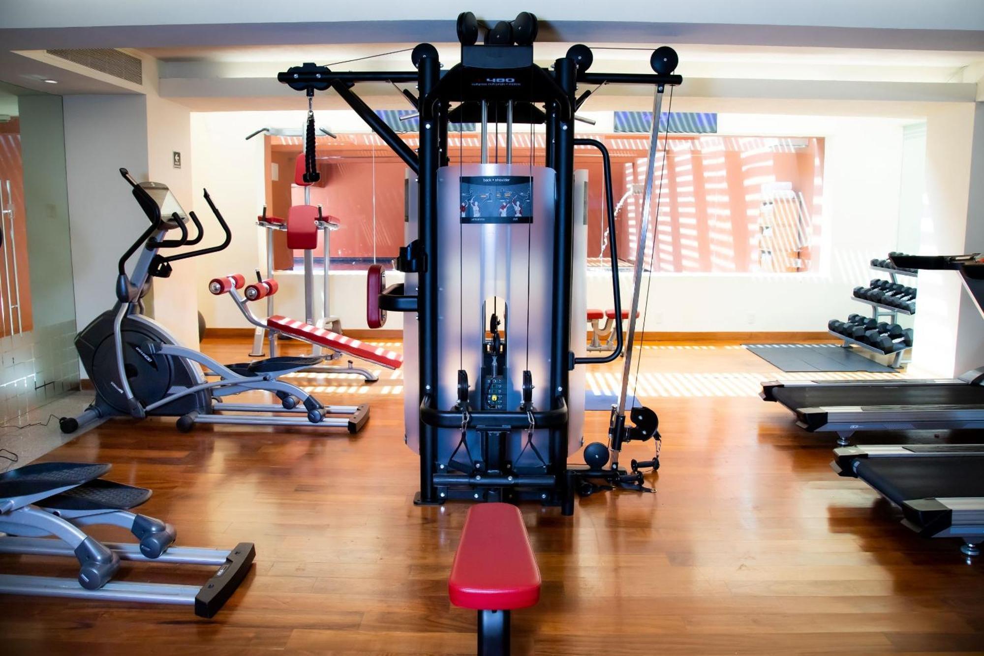 Camino Real Monterrey Hotel San Pedro Garza Garcia Exterior foto A typical gym