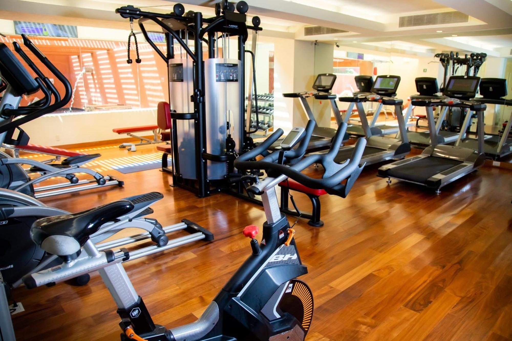 Camino Real Monterrey Hotel San Pedro Garza Garcia Exterior foto A gym in a hotel