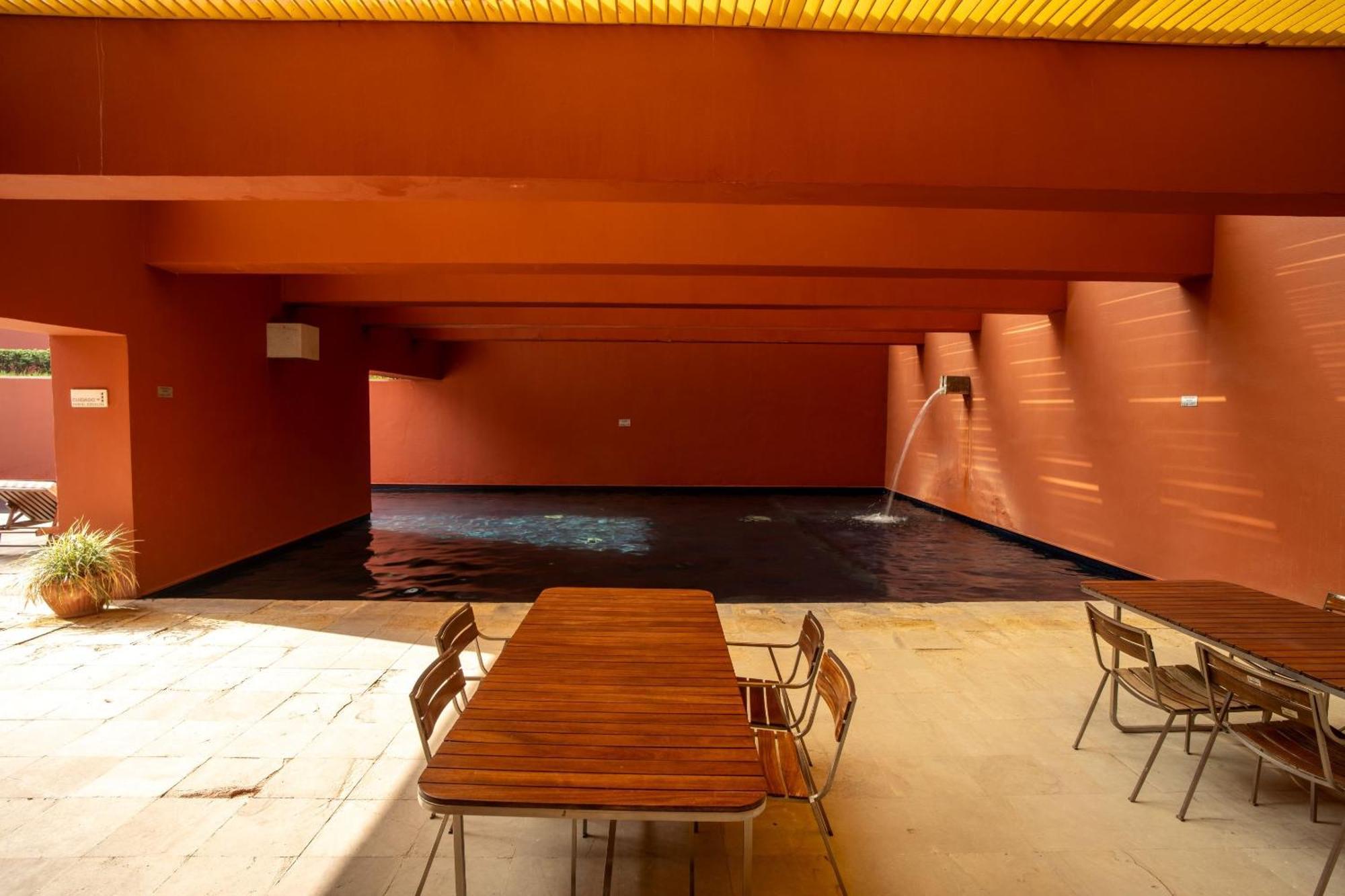Camino Real Monterrey Hotel San Pedro Garza Garcia Exterior foto The pool at the hotel
